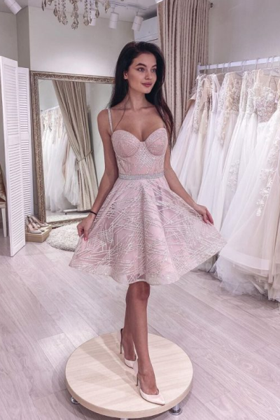 розовое короткое платье