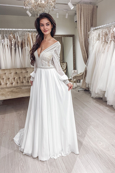 весільна сукня з вишивкою
