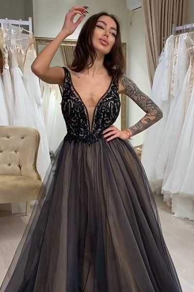 чорна весільна сукня